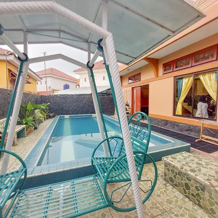 Villa Samsu By Puncak Holiday Cianjur Exterior photo