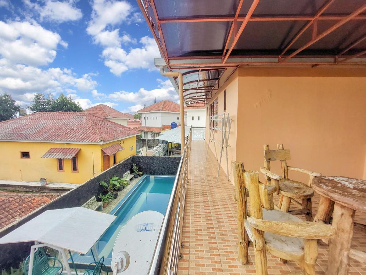 Villa Samsu By Puncak Holiday Cianjur Exterior photo