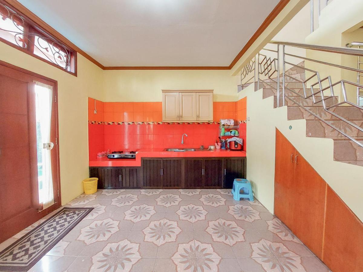Villa Samsu By Puncak Holiday Cianjur Exterior photo